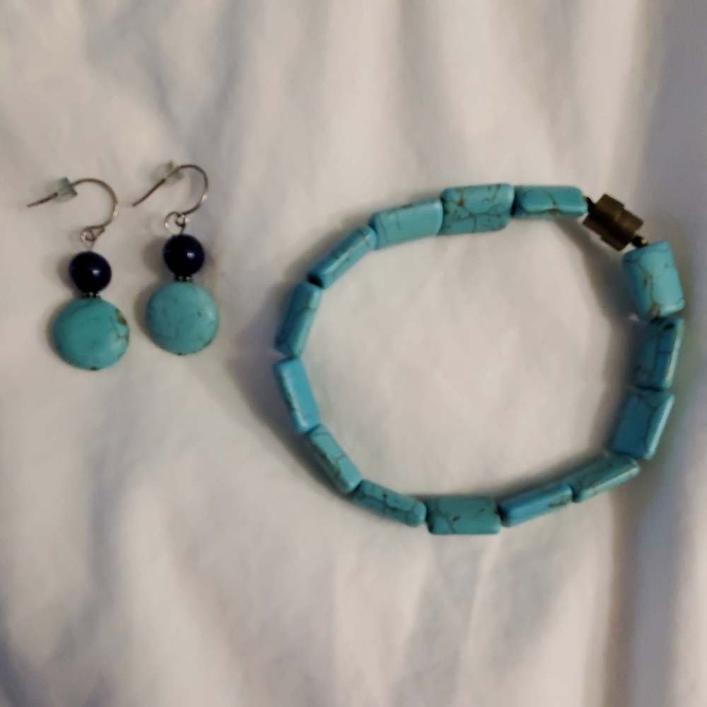 🛍 Sale 🛍 Turquoise colored earrings & bracelet